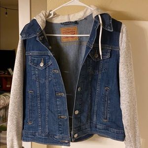 Women’s hooded Levi jacket - brand new $40 OBO!